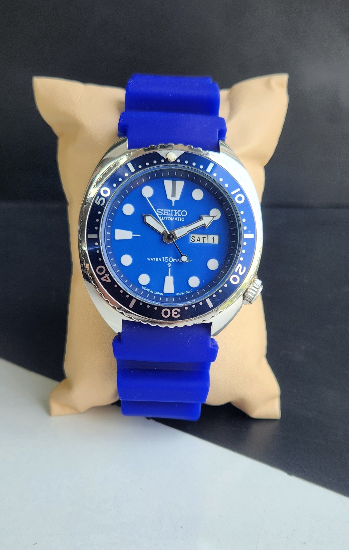 Vintage Seiko Turtle Automatic Blue Face Cal. 6309 Blue Silicone Strap Day-Date Men's Wrist Watch E57