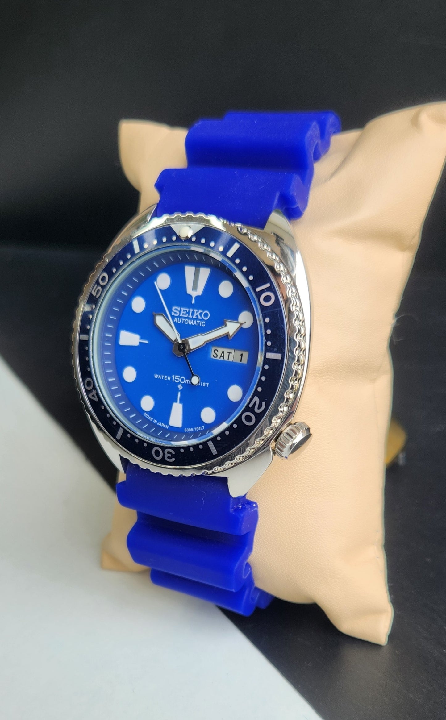 Vintage Seiko Turtle Automatic Blue Face Cal. 6309 Blue Silicone Strap Day-Date Men's Wrist Watch E57