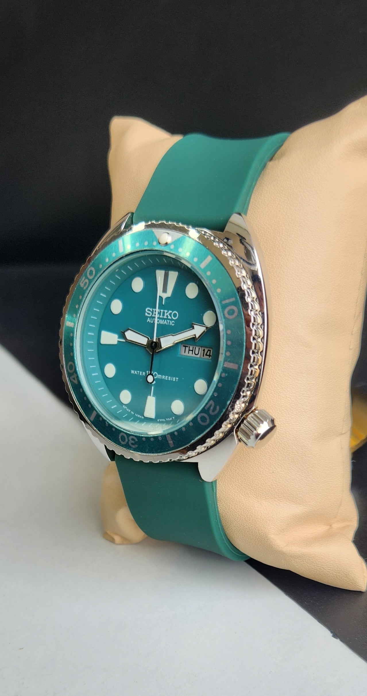 Vintage Seiko Turtle Automatic Sea Green Face Cal. 6309 Sea Green Silicone Strap Day-Date Men's Wrist Watch E58