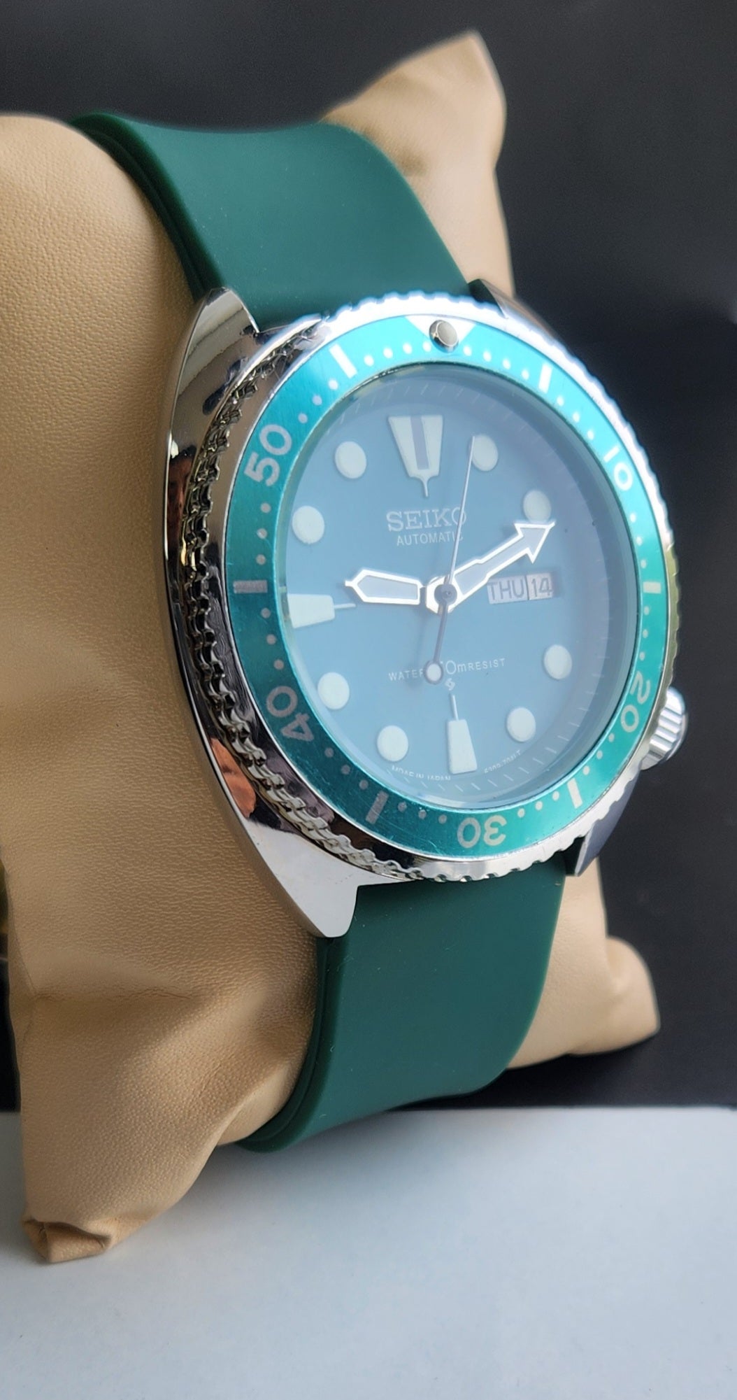 Vintage Seiko Turtle Automatic Sea Green Face Cal. 6309 Sea Green Silicone Strap Day-Date Men's Wrist Watch E58