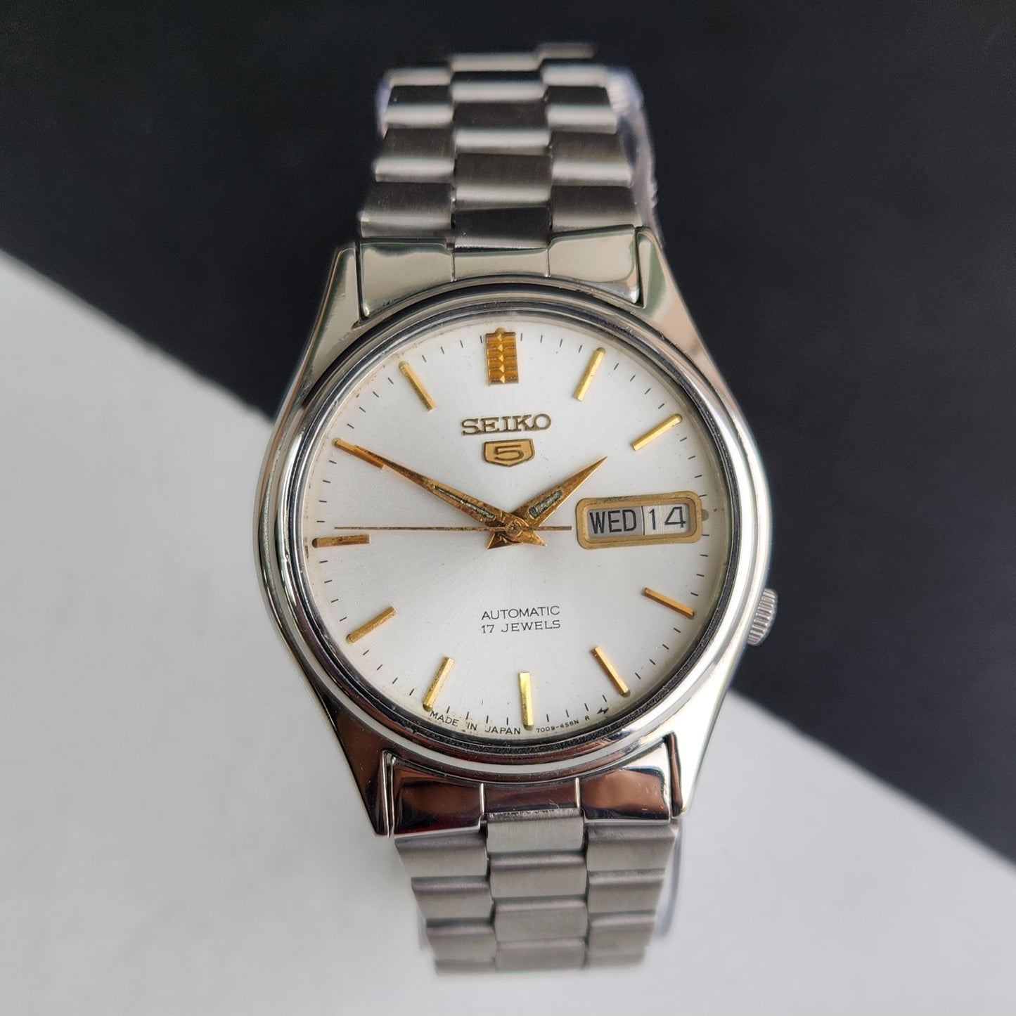 Vintage 1982 Original Seiko 5 Automatic 7009-3100 White Face 17 Jewels Day-Date Japanese Men's Wrist Watch EG01