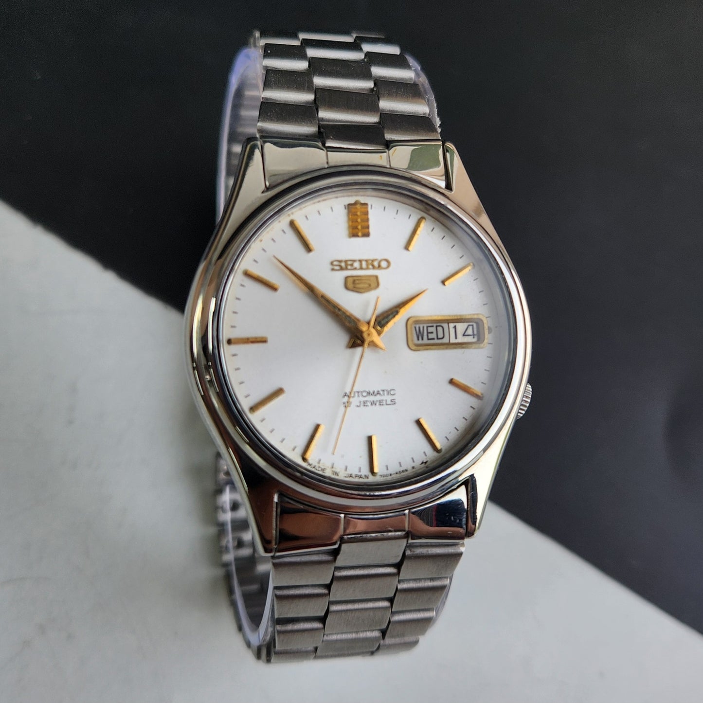 Vintage 1982 Original Seiko 5 Automatic 7009-3100 White Face 17 Jewels Day-Date Japanese Men's Wrist Watch EG01