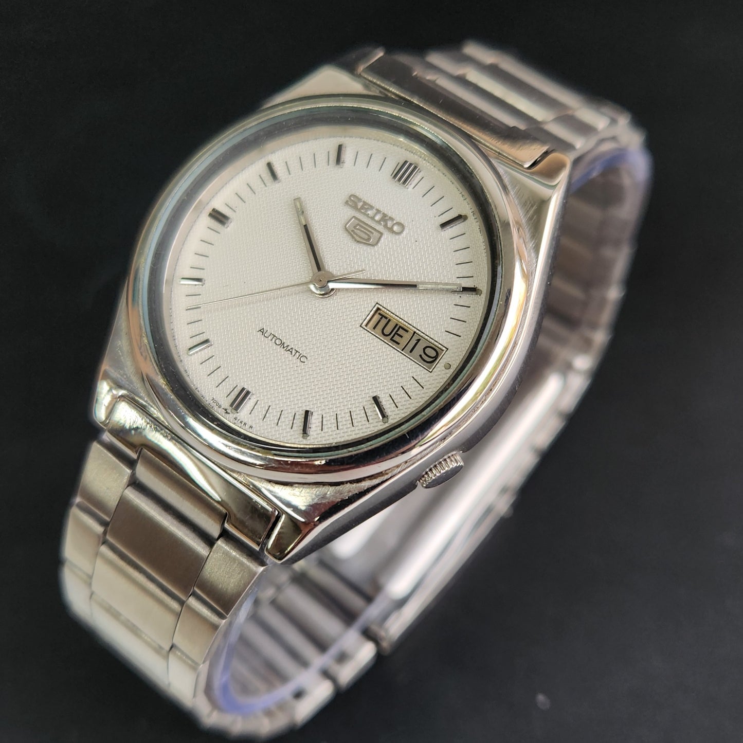 Vintage 1977 Original Seiko 5 Automatic 7009-3070 White Face 17 Jewels Day-Date Japanese Men's Wrist Watch EG02