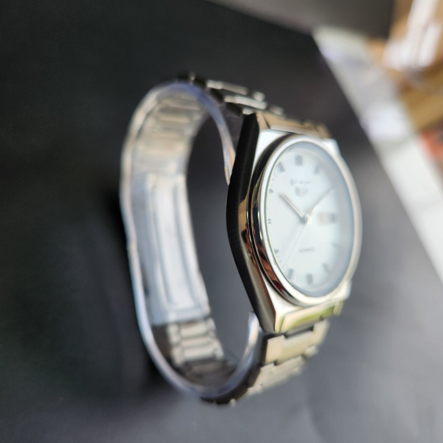 Vintage 1977 Original Seiko 5 Automatic 7009-3070 White Face 17 Jewels Day-Date Japanese Men's Wrist Watch EG02