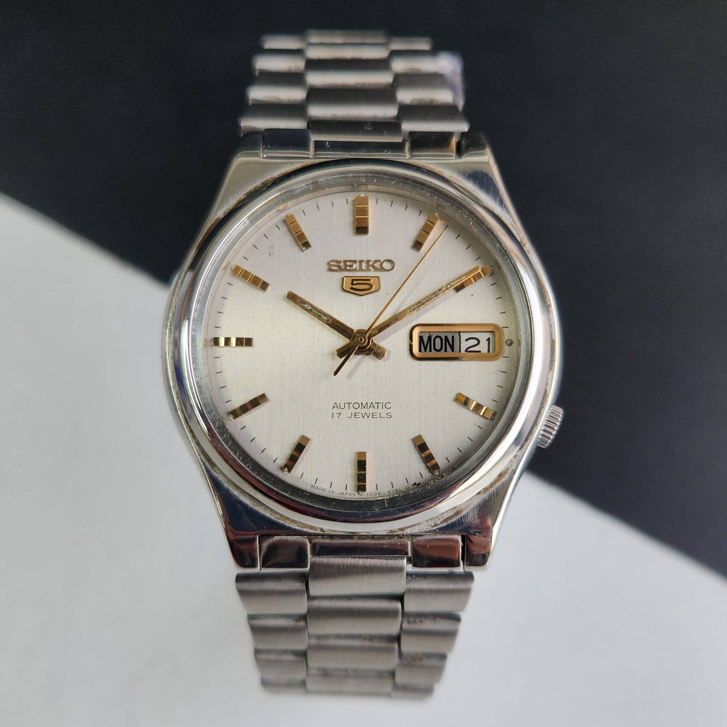 Vintage 1985 Original Seiko 5 Automatic 7009-3171 Gray Face 17 Jewels Day-Date Japanese Men's Wrist Watch EG04