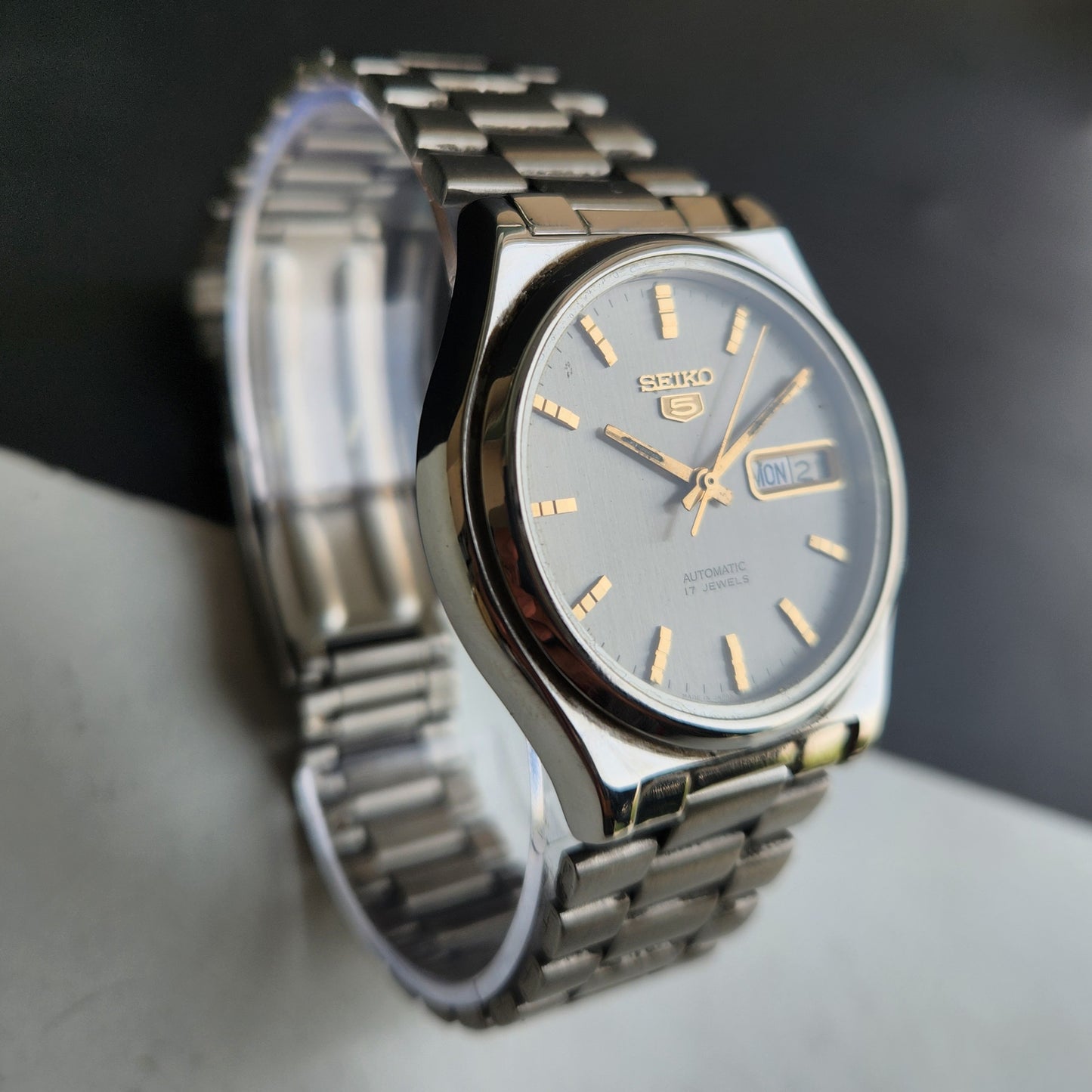 Vintage 1985 Original Seiko 5 Automatic 7009-3171 Gray Face 17 Jewels Day-Date Japanese Men's Wrist Watch EG04