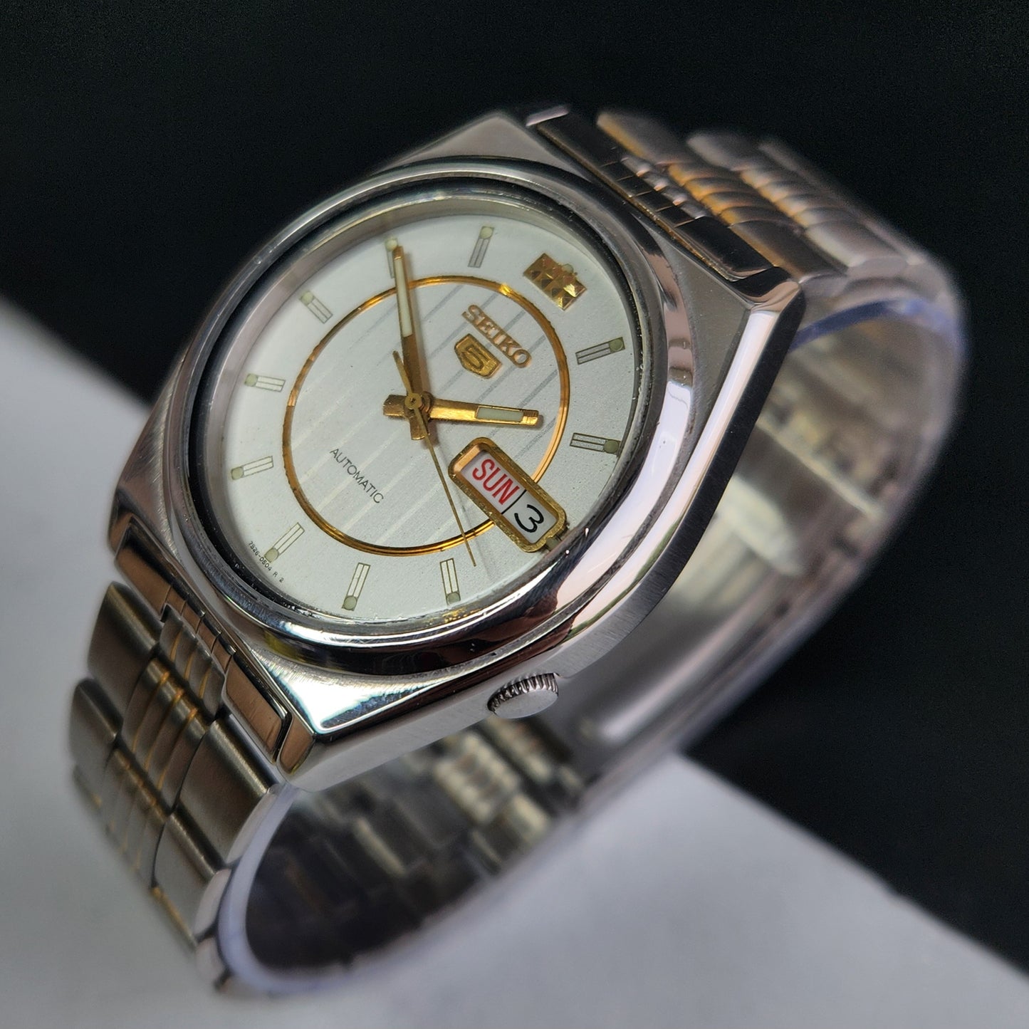 Vintage 1999 Original Seiko 5 Automatic 7S26-8760 White Face 21 Jewels Day-Date Japanese Men's Wrist Watch EG12