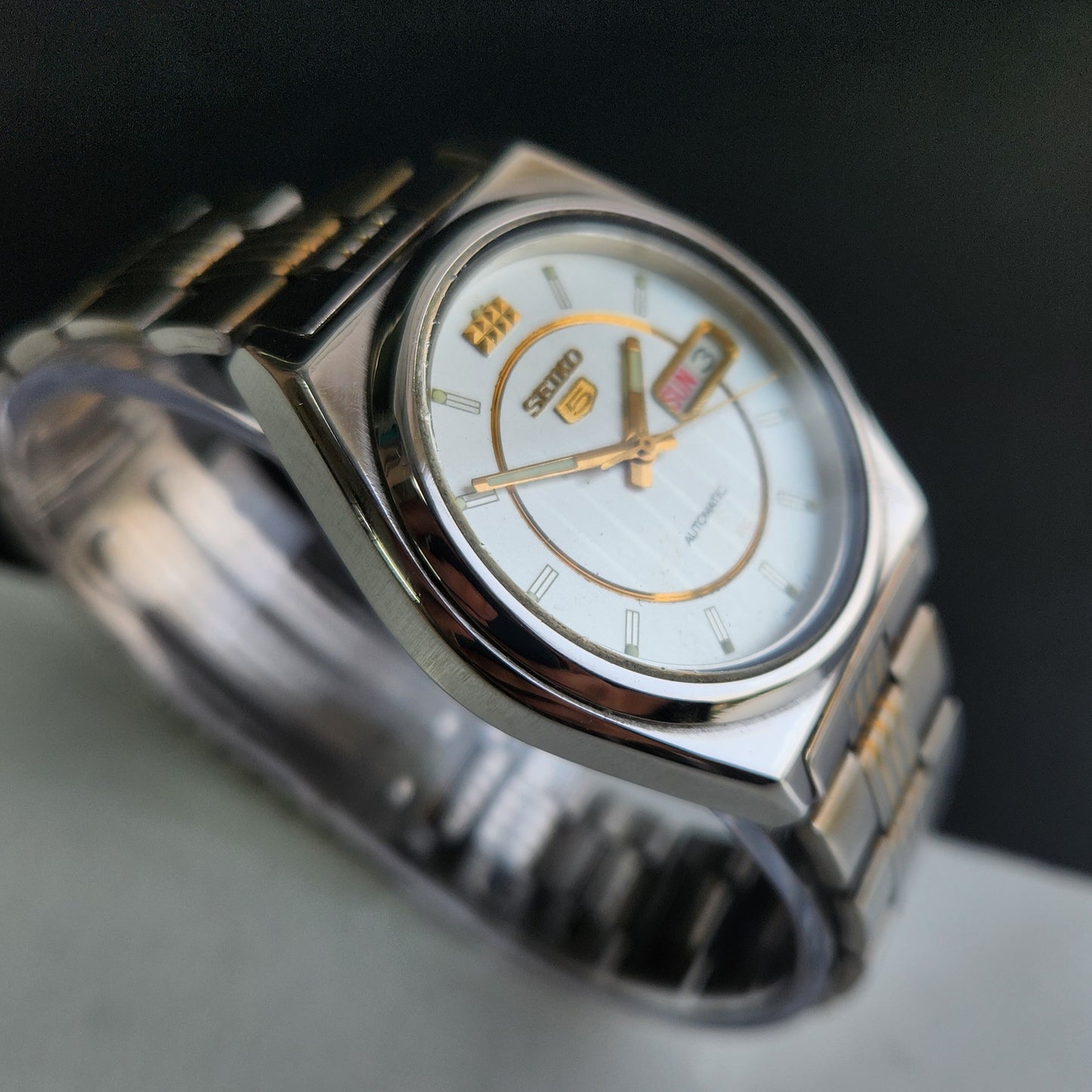 Vintage 1999 Original Seiko 5 Automatic 7S26-8760 White Face 21 Jewels Day-Date Japanese Men's Wrist Watch EG12