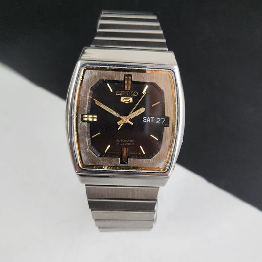 Vintage 1974 Original Seiko 5 Automatic 7019-528B Black Face 21 Jewels Day-Date Japanese Men's Wrist Watch EG13