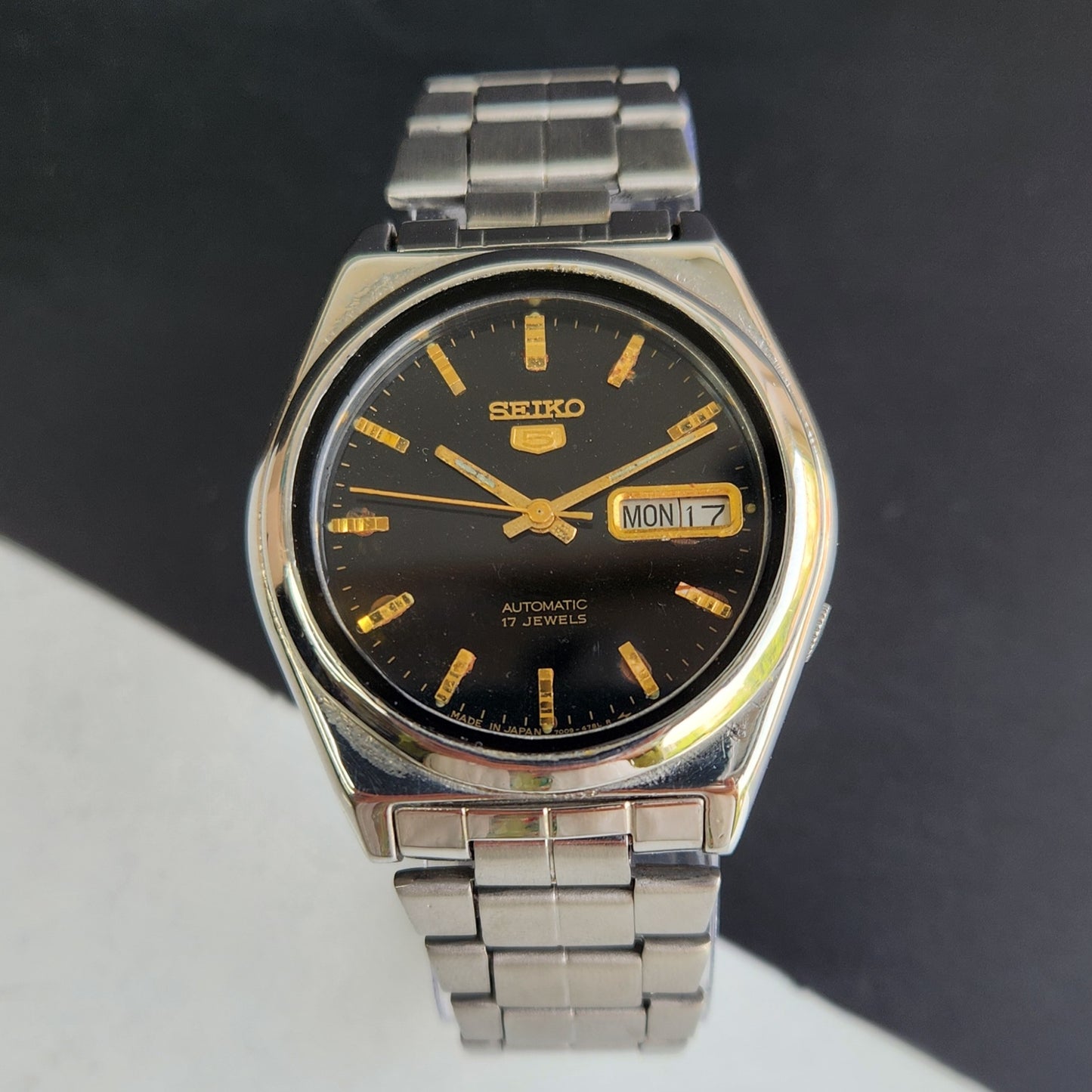 Vintage 1976 Original Seiko 5 Automatic 7009-3040 Black Face 17 Jewels Day-Date Japanese Men's Wrist Watch EG16