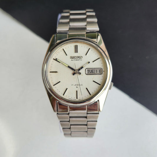 Vintage 1980 Original Seiko 5 Automatic 7009-3170 White Face 17 Jewels Day-Date Japanese Men's Wrist Watch EG17