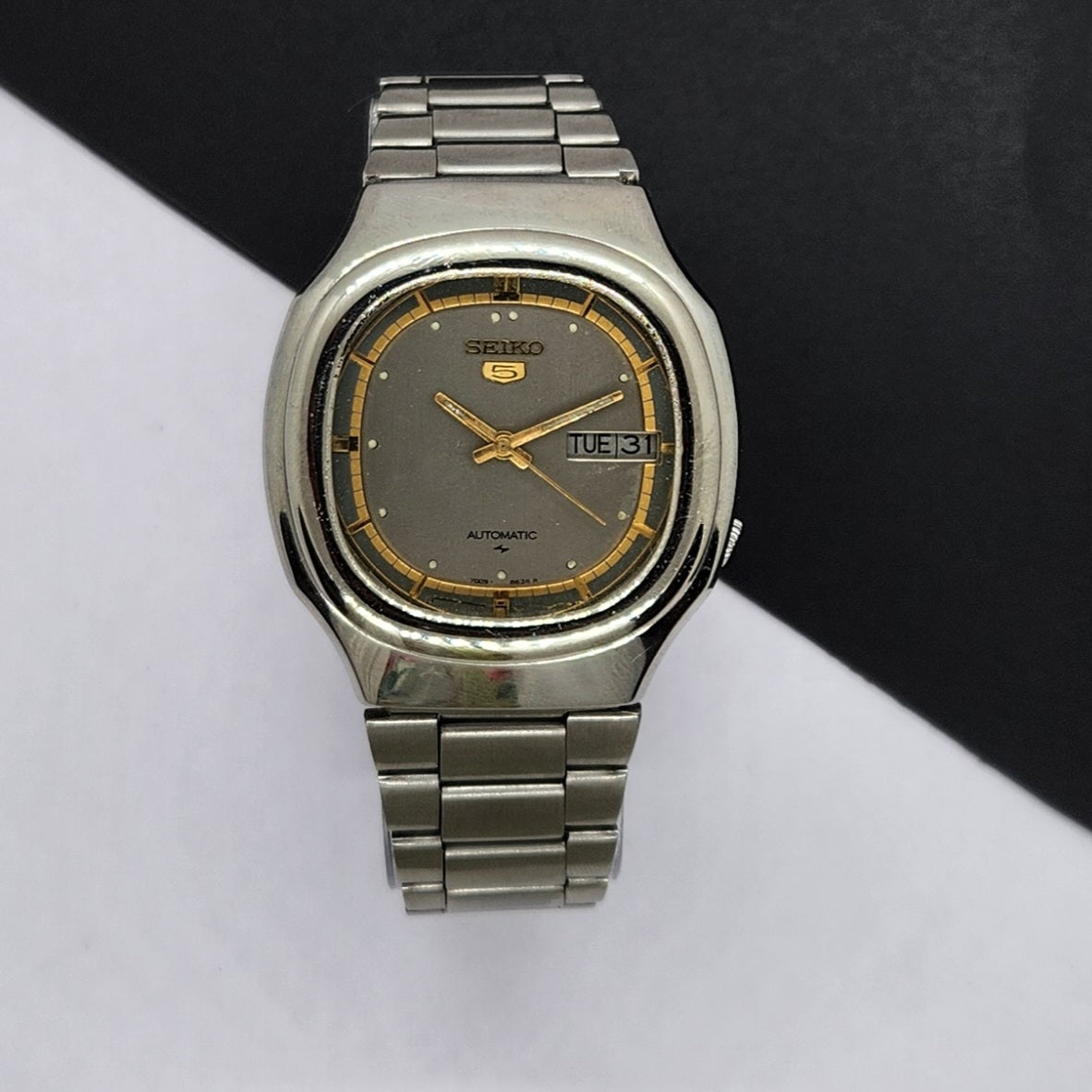 Vintage 1982 Original Seiko 5 Automatic 7009-5130 Gray Face 17 Jewels Day-Date Japanese Men's Wrist Watch EG20