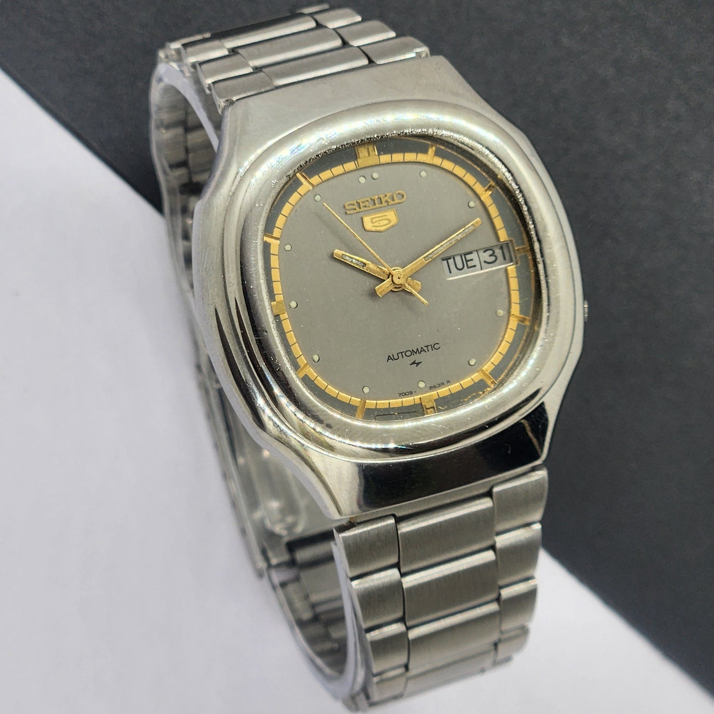 Vintage 1982 Original Seiko 5 Automatic 7009-5130 Gray Face 17 Jewels Day-Date Japanese Men's Wrist Watch EG20