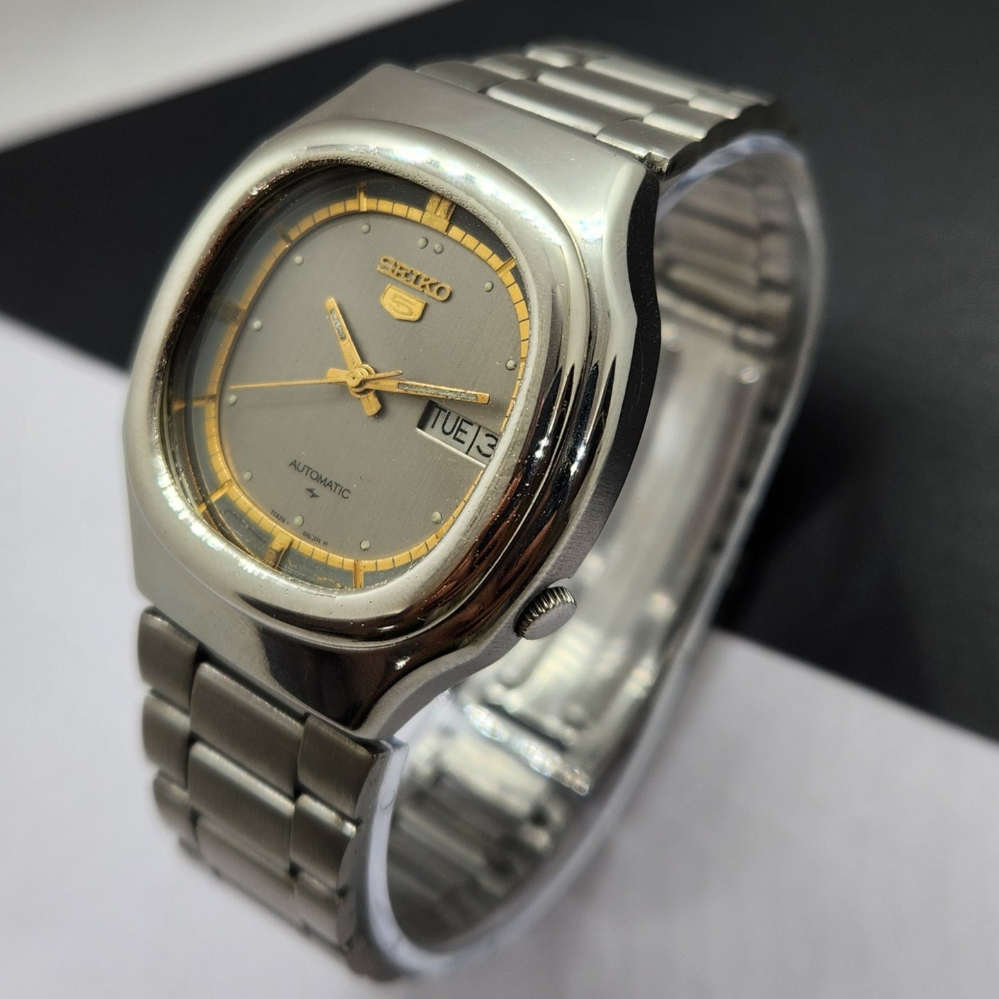 Vintage 1982 Original Seiko 5 Automatic 7009-5130 Gray Face 17 Jewels Day-Date Japanese Men's Wrist Watch EG20
