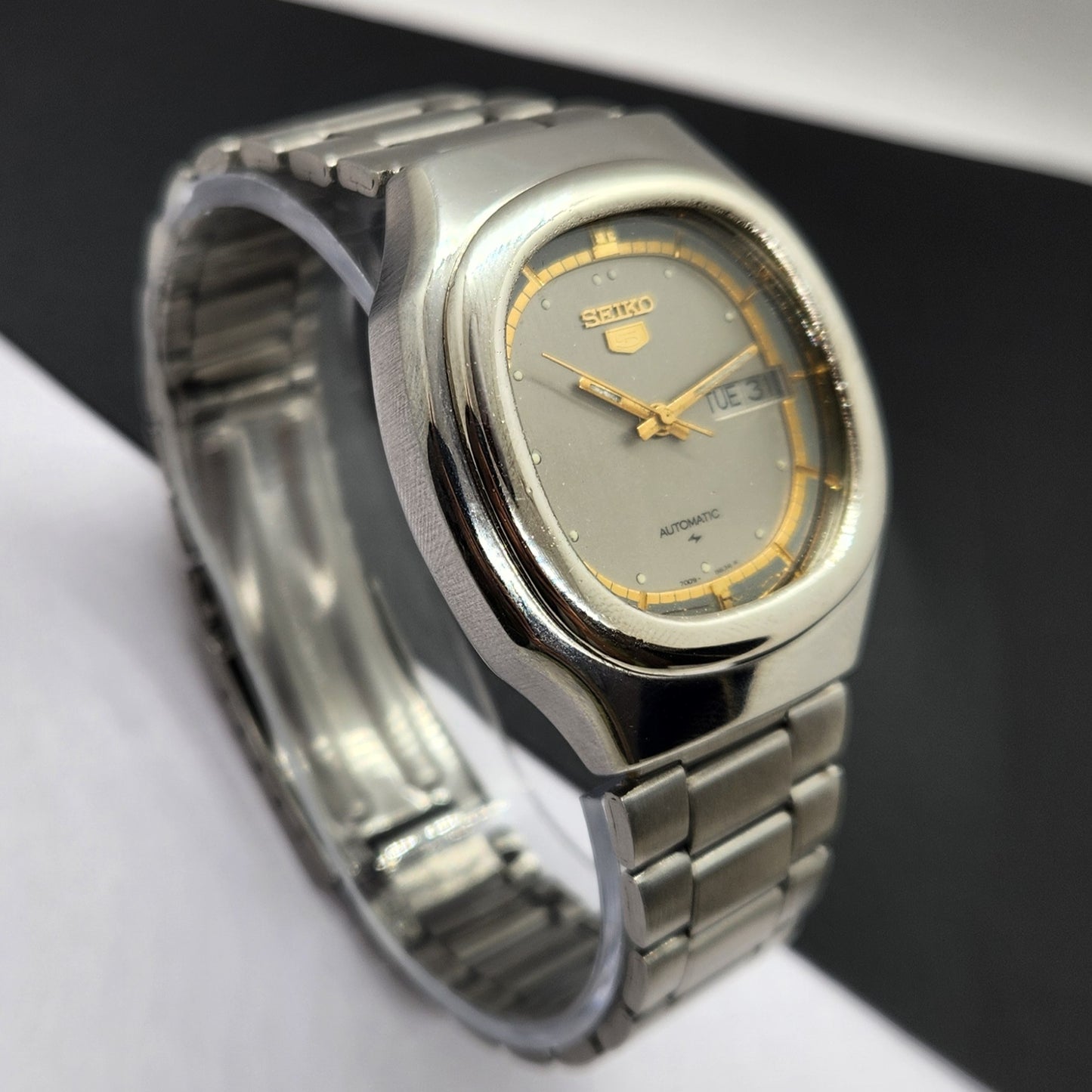 Vintage 1982 Original Seiko 5 Automatic 7009-5130 Gray Face 17 Jewels Day-Date Japanese Men's Wrist Watch EG20