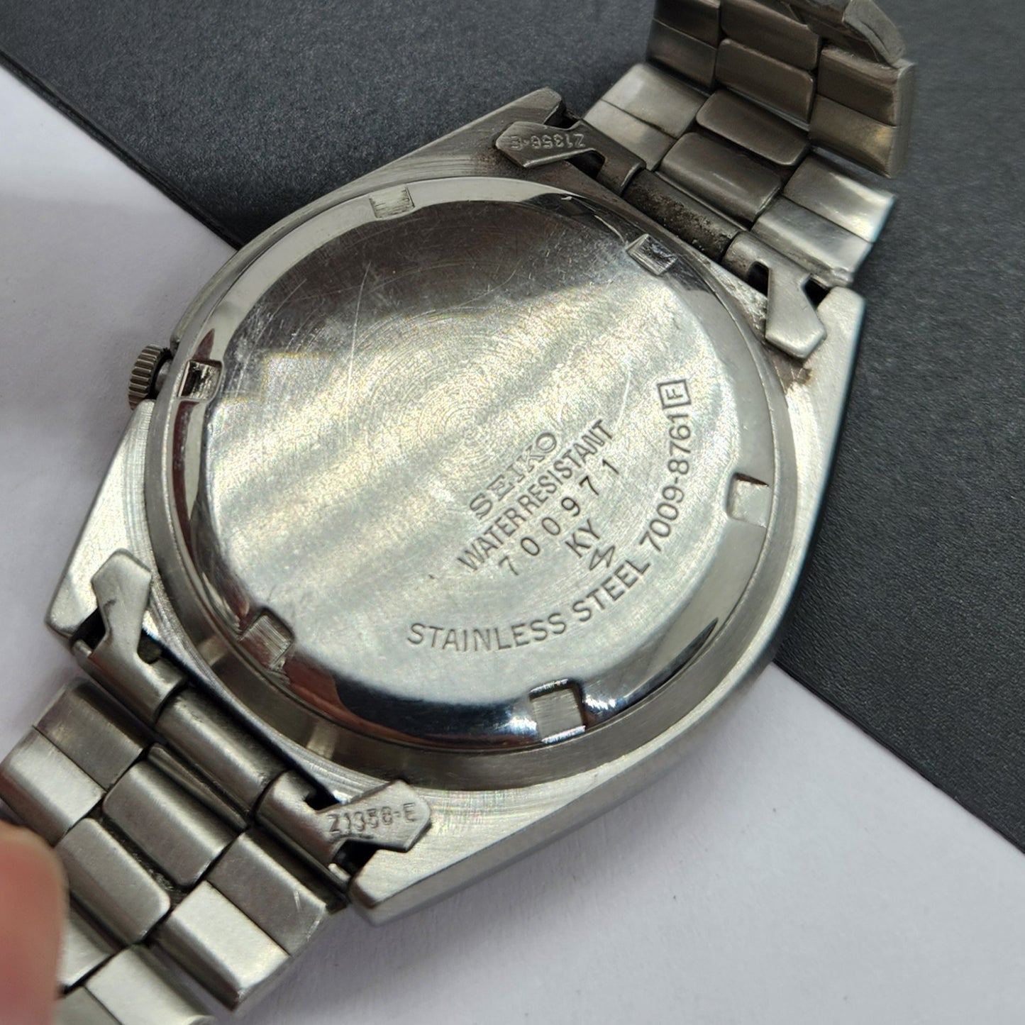 Vintage 1977 Original Seiko 5 Automatic 7009-8761 Black Face 17 Jewels Day-Date Japanese Men's Wrist Watch EG21
