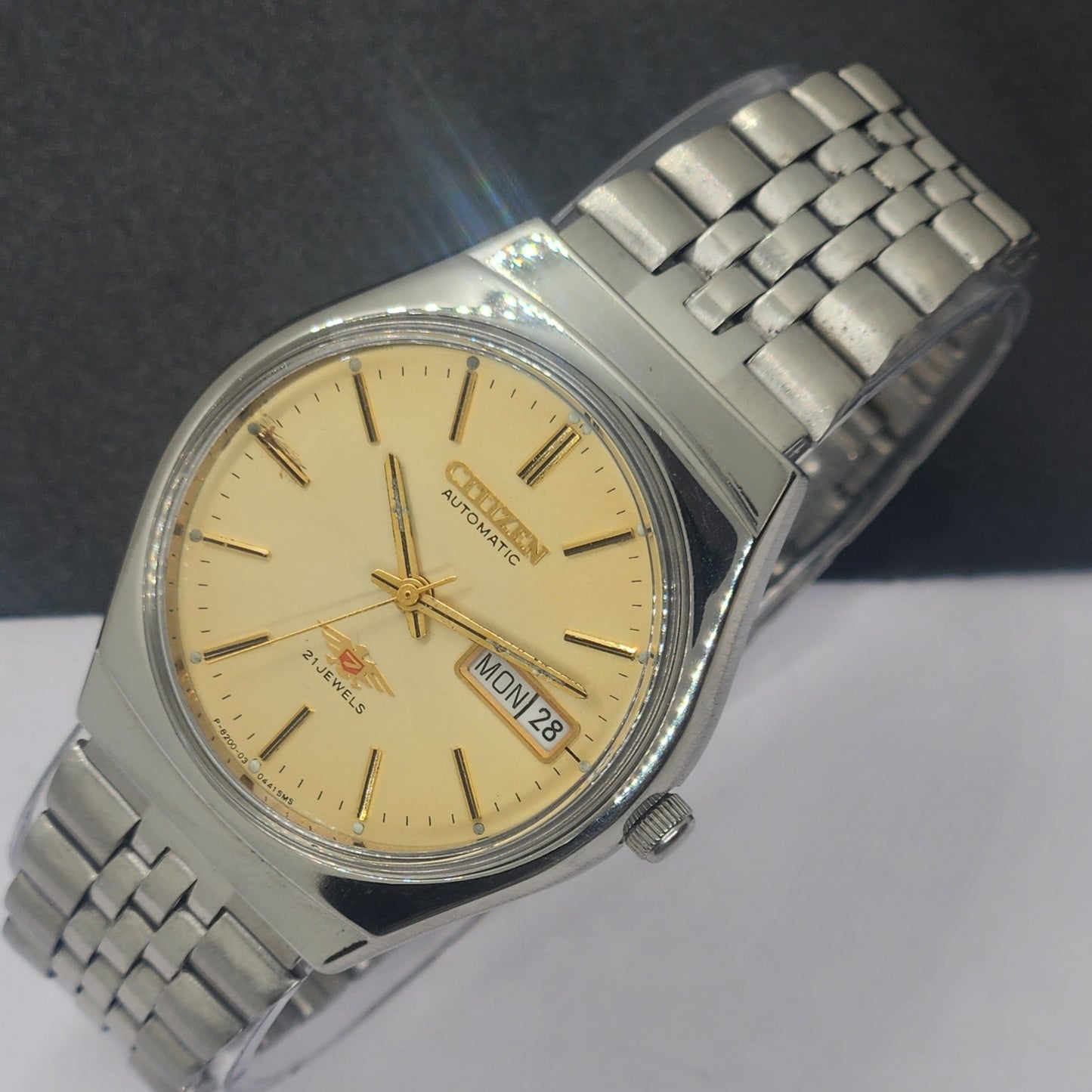 Vintage 1984 Original Citizen Automatic Cal. 8200 Golden Face 21 Jewels Day-Date Japanese Men's Wrist Watch EG35