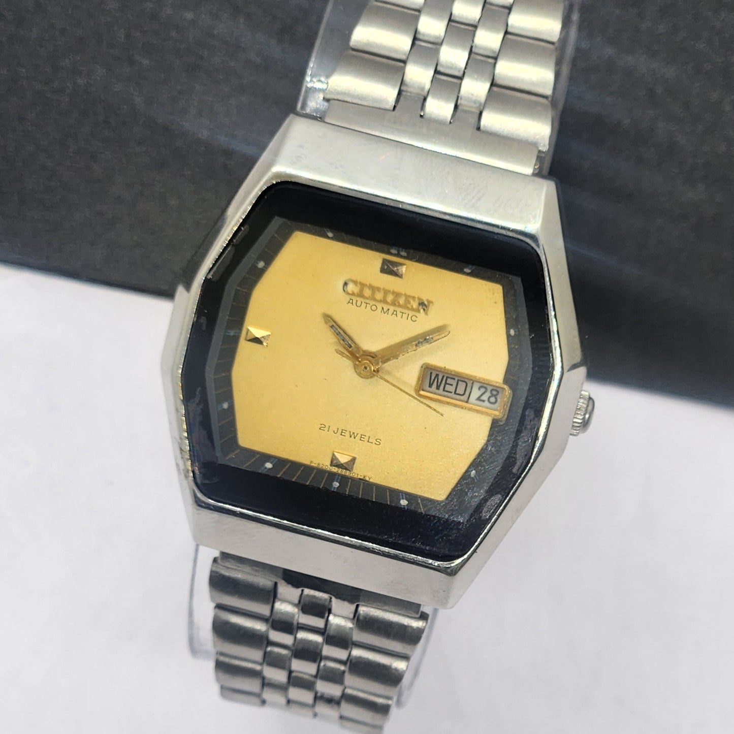 Vintage 1981 Original Citizen Automatic Cal. 8200 Golden Face 21 Jewels Day-Date Japanese Men's Wrist Watch EG32