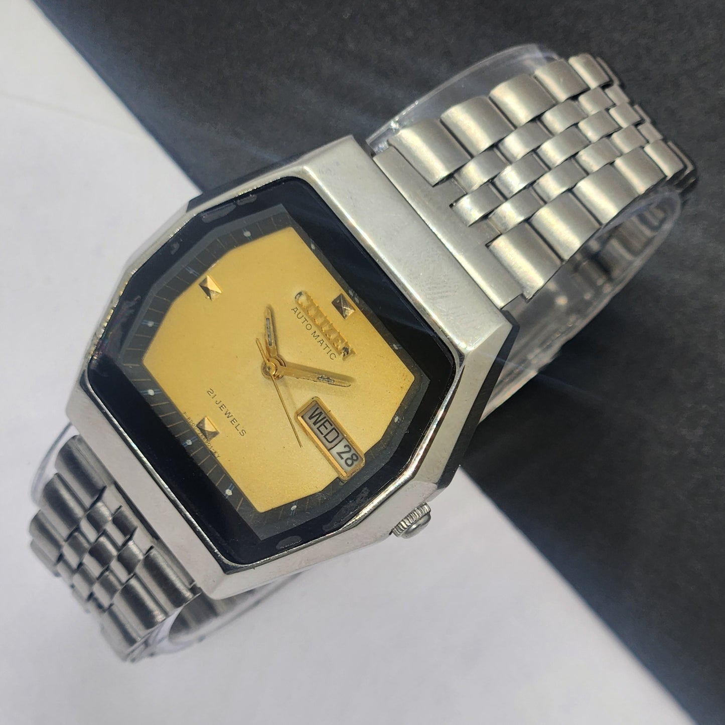 Vintage 1981 Original Citizen Automatic Cal. 8200 Golden Face 21 Jewels Day-Date Japanese Men's Wrist Watch EG32