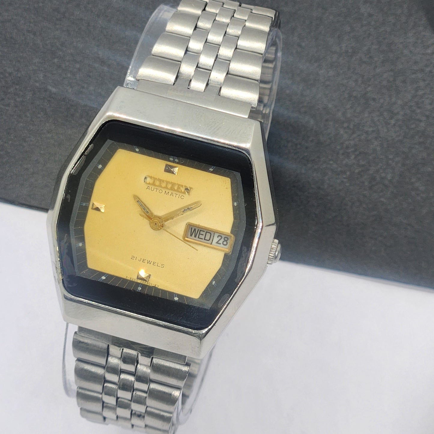 Vintage 1981 Original Citizen Automatic Cal. 8200 Golden Face 21 Jewels Day-Date Japanese Men's Wrist Watch EG32