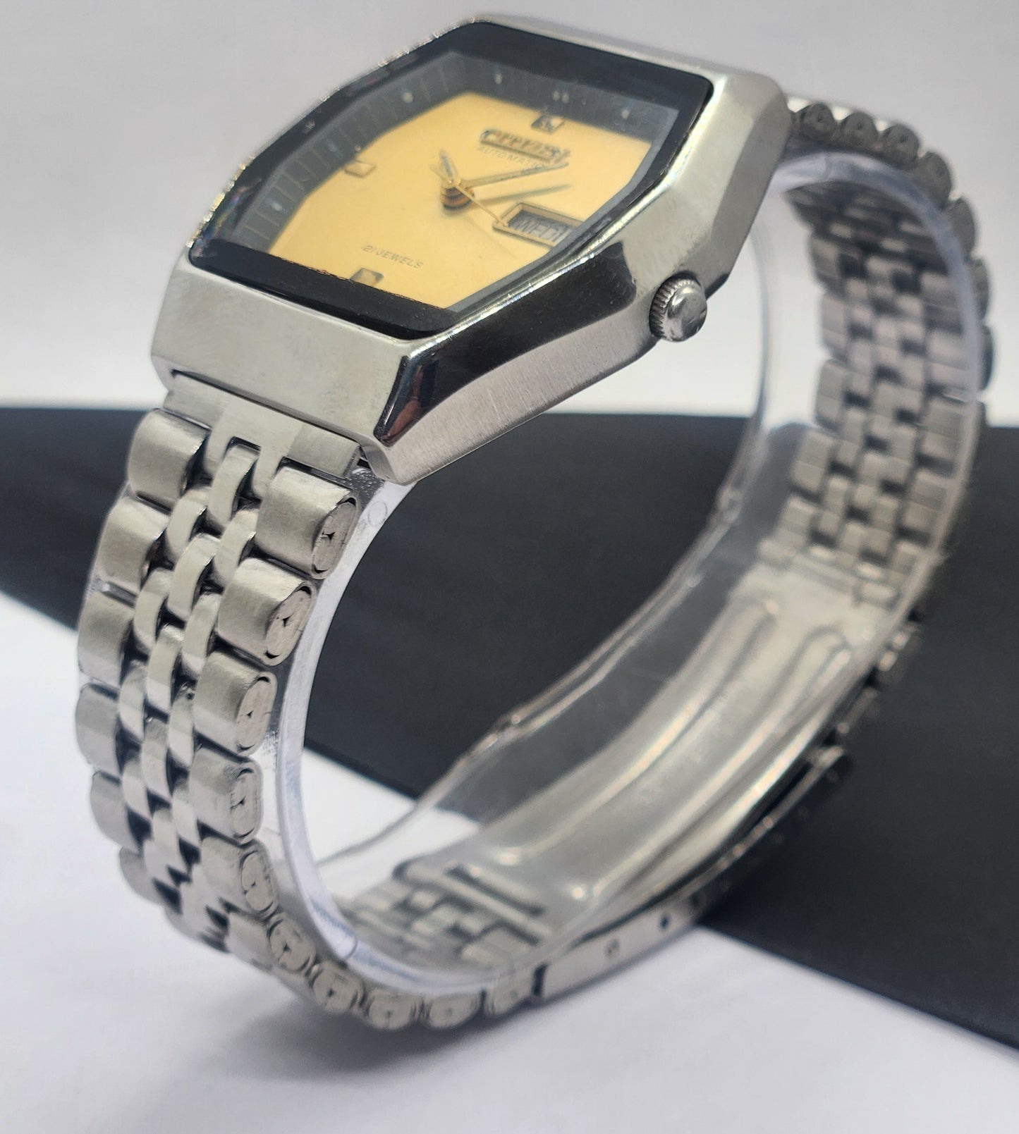 Vintage 1981 Original Citizen Automatic Cal. 8200 Golden Face 21 Jewels Day-Date Japanese Men's Wrist Watch EG32