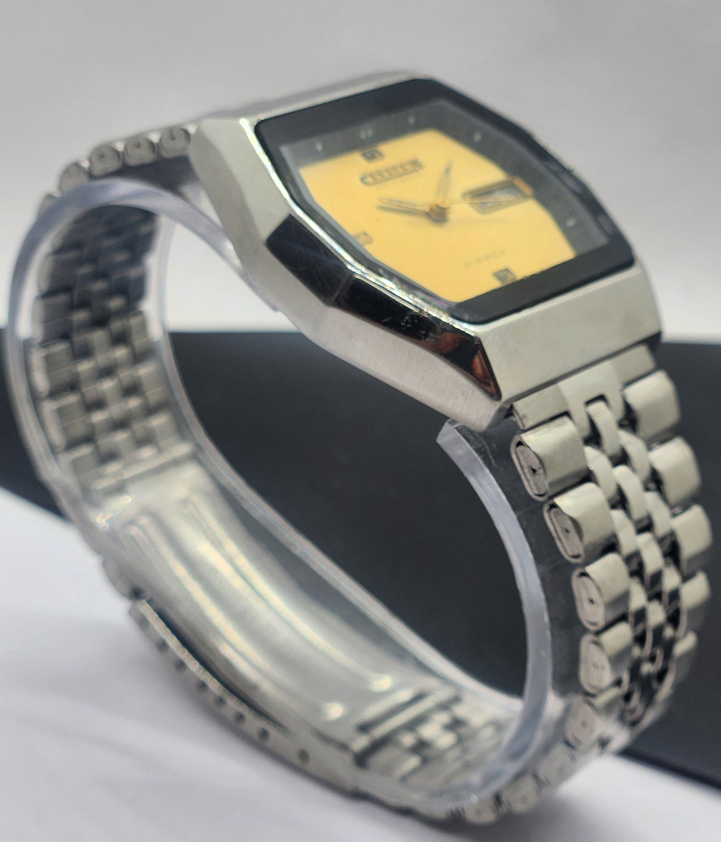 Vintage 1981 Original Citizen Automatic Cal. 8200 Golden Face 21 Jewels Day-Date Japanese Men's Wrist Watch EG32