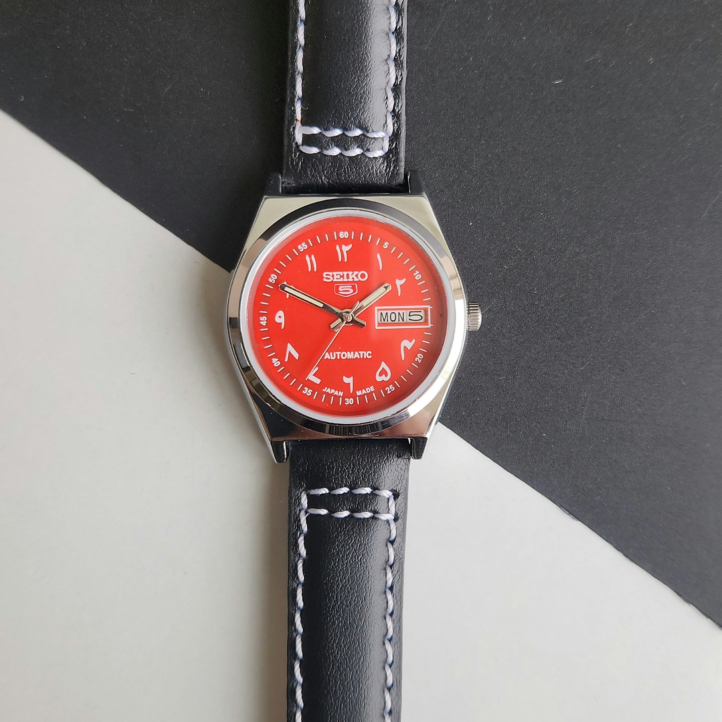 Vintage Mod Seiko 5 Automatic Arabic Red Face 6319A 21 Jewels Black Croco Leather Strap Day-Date Men's Wrist Watch F95