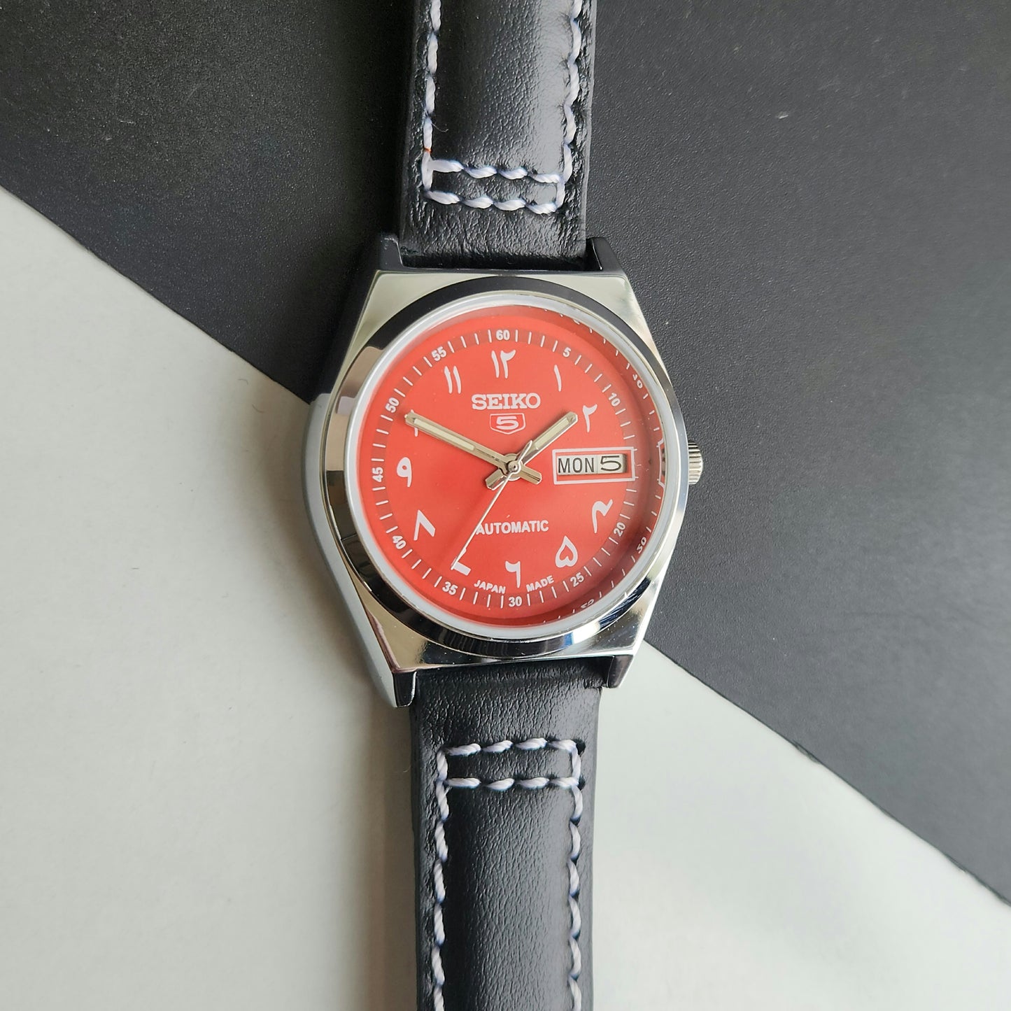 Vintage Mod Seiko 5 Automatic Arabic Red Face 6319A 21 Jewels Black Croco Leather Strap Day-Date Men's Wrist Watch F95