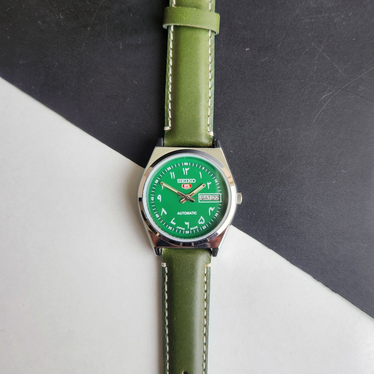 Vintage Mod Seiko 5 Automatic Arabic Green Face 6309A 17 Jewels Brown Leather Strap Day-Date Men's Wrist Watch F94