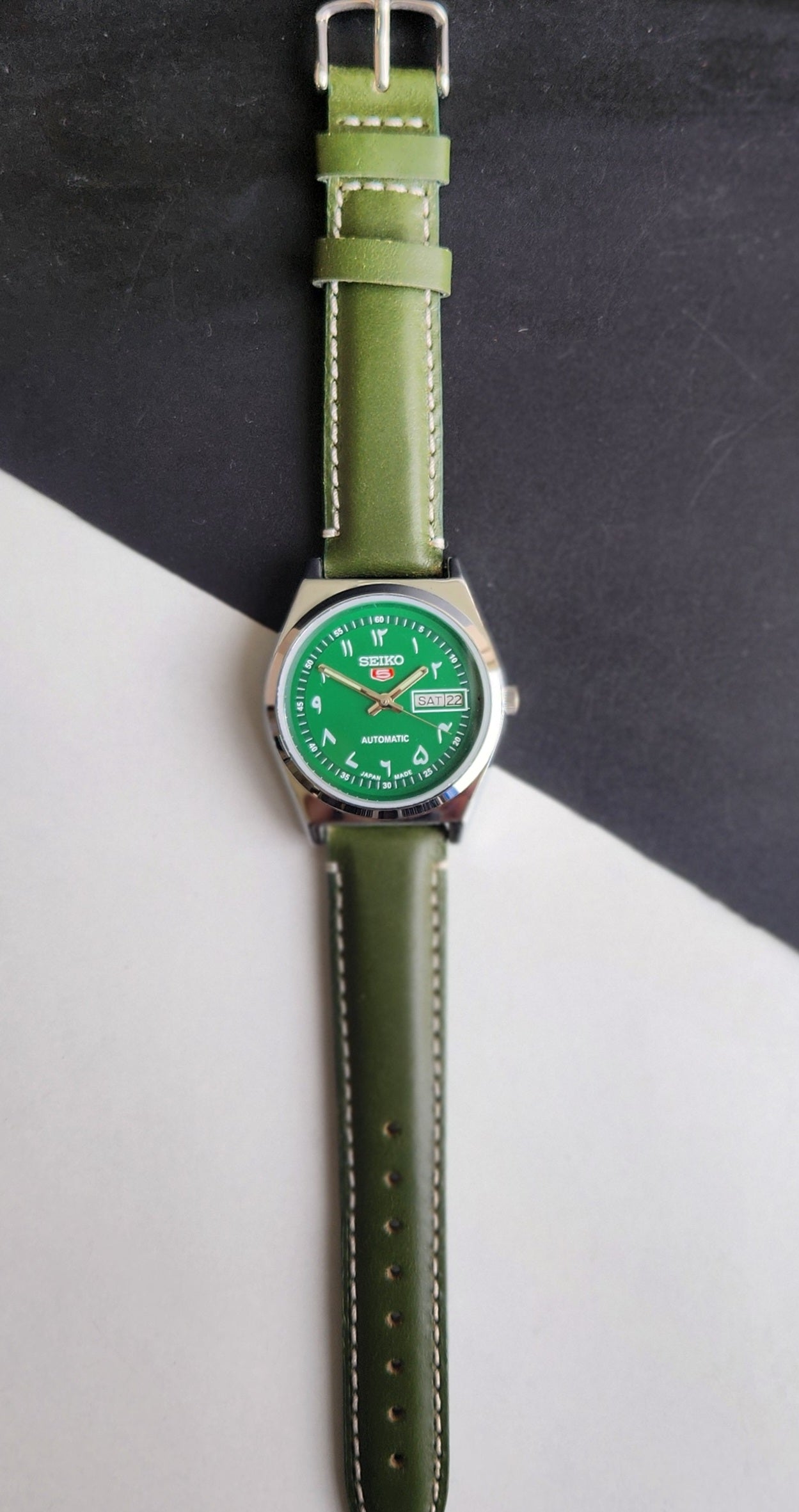 Vintage Mod Seiko 5 Automatic Arabic Green Face 6309A 17 Jewels Brown Leather Strap Day-Date Men's Wrist Watch F94