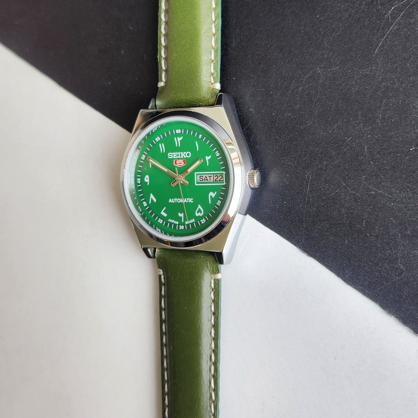 Vintage Mod Seiko 5 Automatic Arabic Green Face 6309A 17 Jewels Brown Leather Strap Day-Date Men's Wrist Watch F94