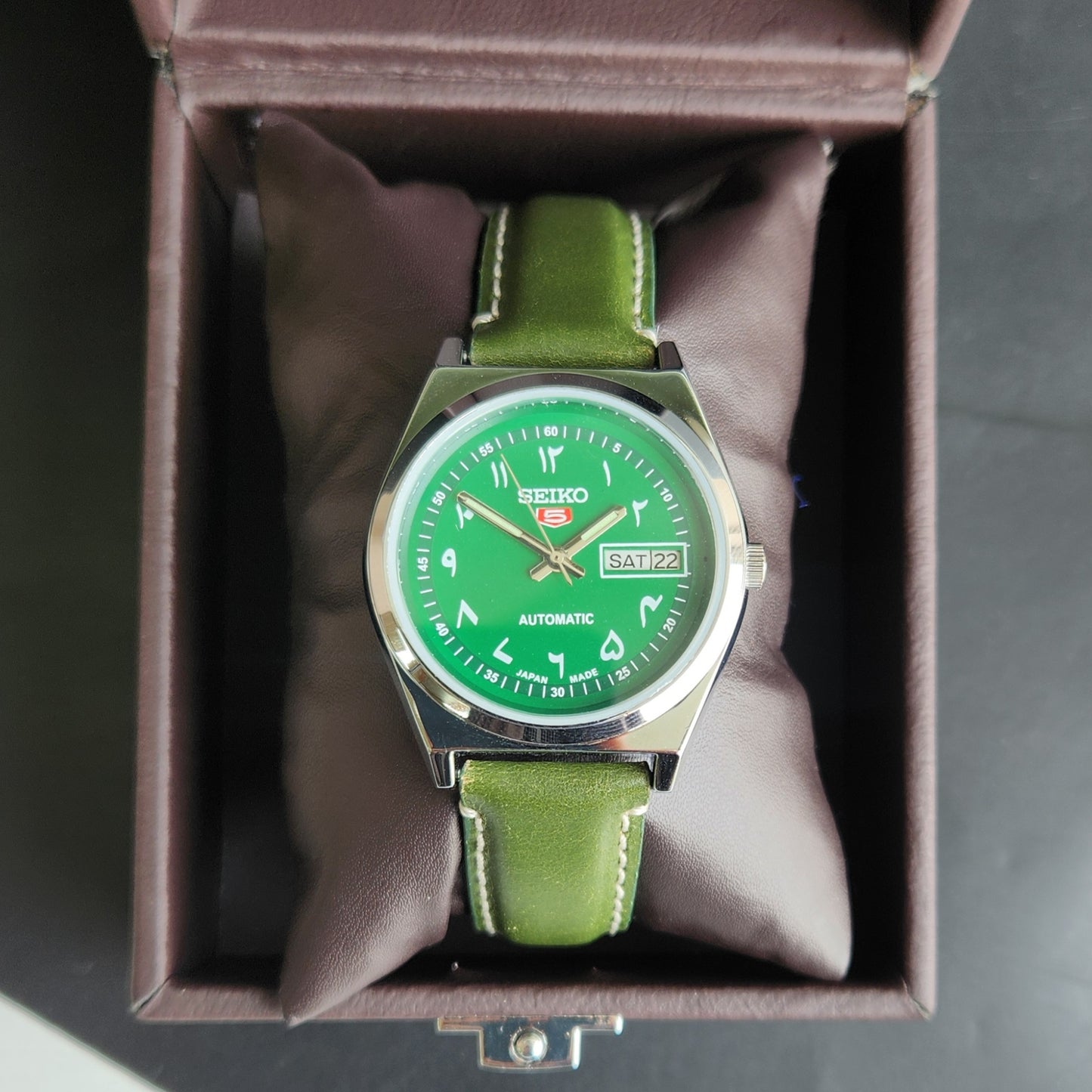 Vintage Mod Seiko 5 Automatic Arabic Green Face 6309A 17 Jewels Brown Leather Strap Day-Date Men's Wrist Watch F94