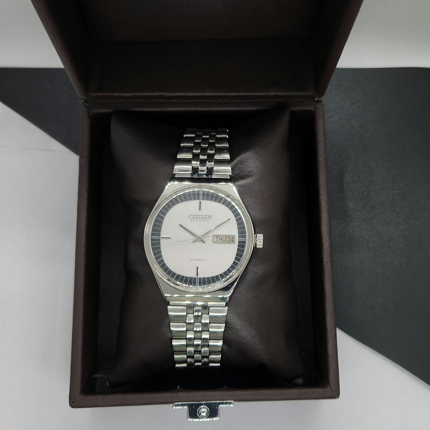 Vintage 1981 Original Citizen Automatic Cal. 8200 White Face 21 Jewels Day-Date Japanese Men's Wrist Watch EG57
