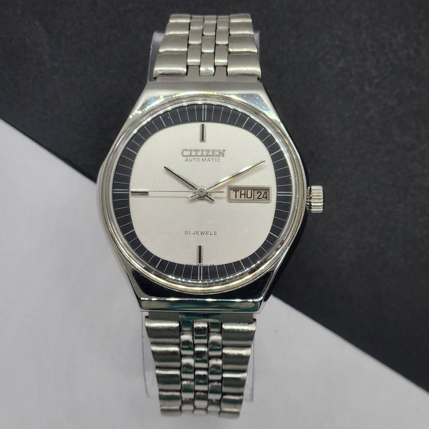 Vintage 1981 Original Citizen Automatic Cal. 8200 White Face 21 Jewels Day-Date Japanese Men's Wrist Watch EG57