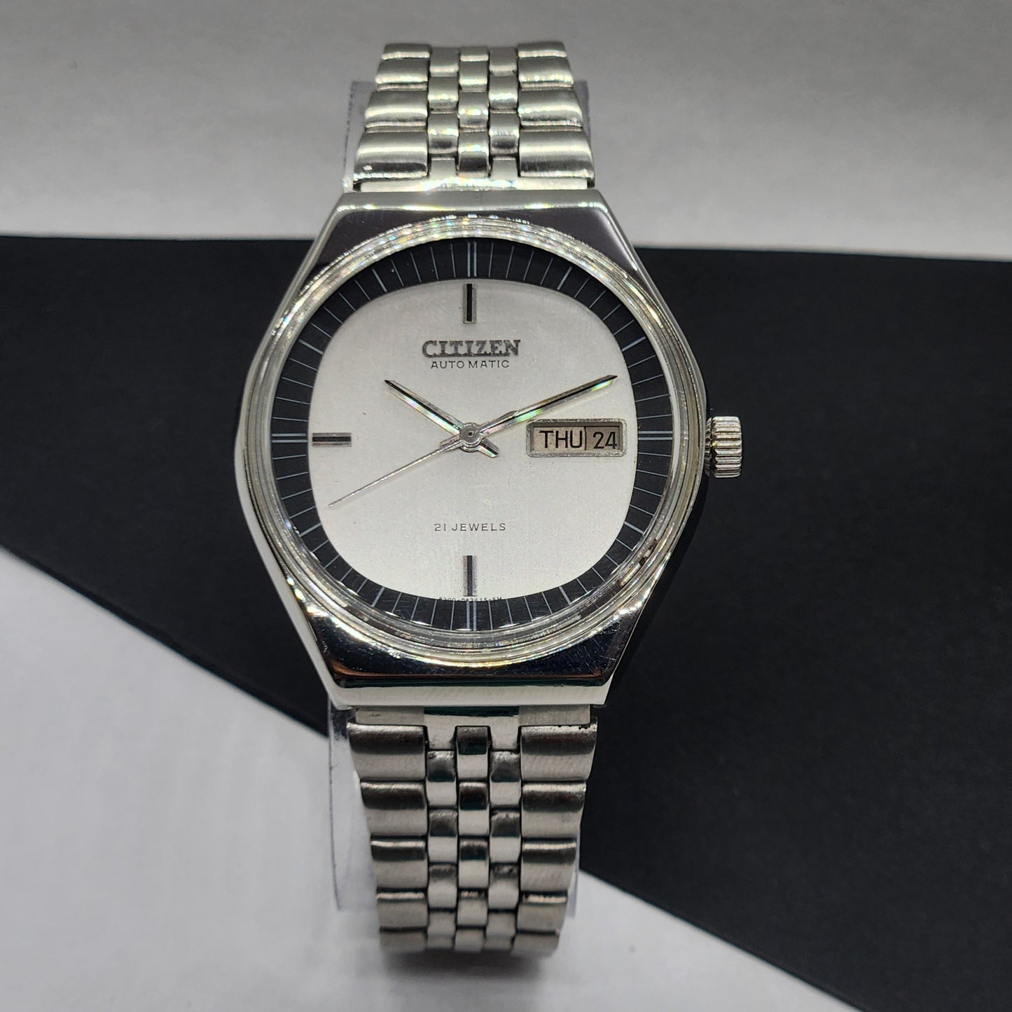 Vintage 1981 Original Citizen Automatic Cal. 8200 White Face 21 Jewels Day-Date Japanese Men's Wrist Watch EG57