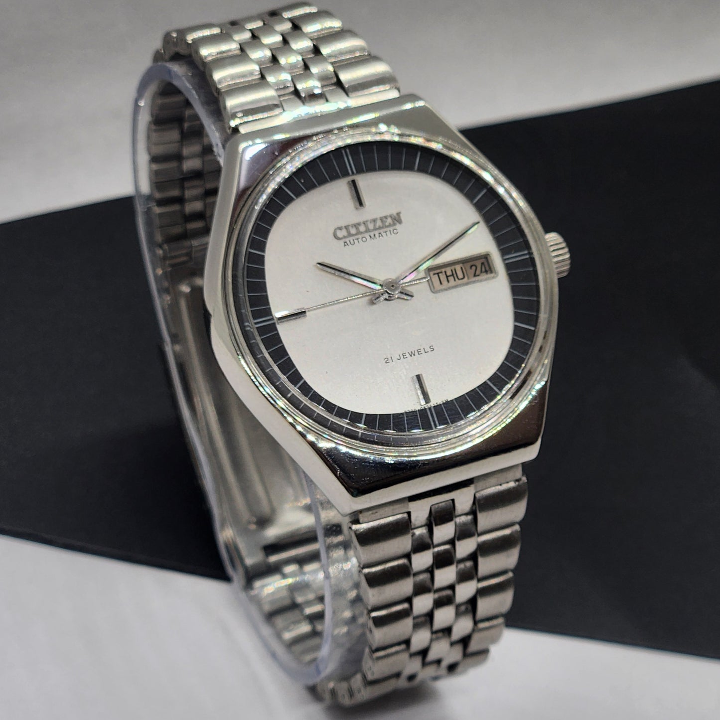 Vintage 1981 Original Citizen Automatic Cal. 8200 White Face 21 Jewels Day-Date Japanese Men's Wrist Watch EG57