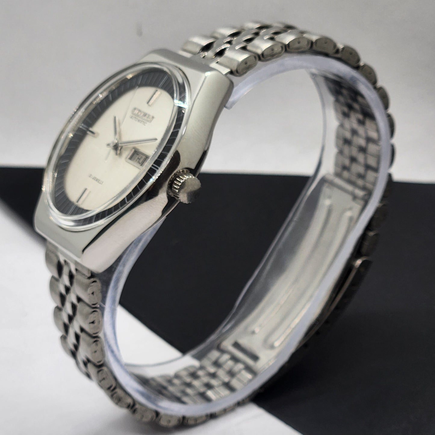 Vintage 1981 Original Citizen Automatic Cal. 8200 White Face 21 Jewels Day-Date Japanese Men's Wrist Watch EG57