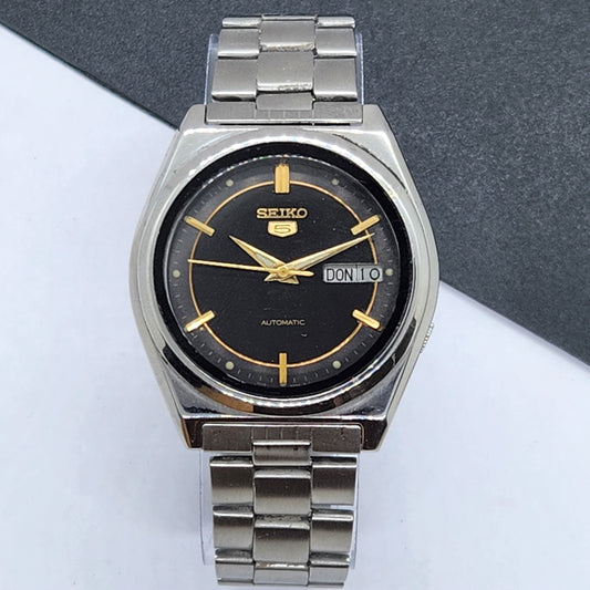 Vintage 1982 Original Seiko 5 Automatic 7009-3170 Black Face 17 Jewels Day-Date Japanese Men's Wrist Watch EG73