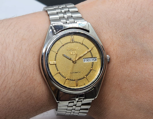Vintage 1977 Original Seiko 5 Automatic 6309-6240 Golden Face 17 Jewels Day-Date Japanese Men's Wrist Watch EG72