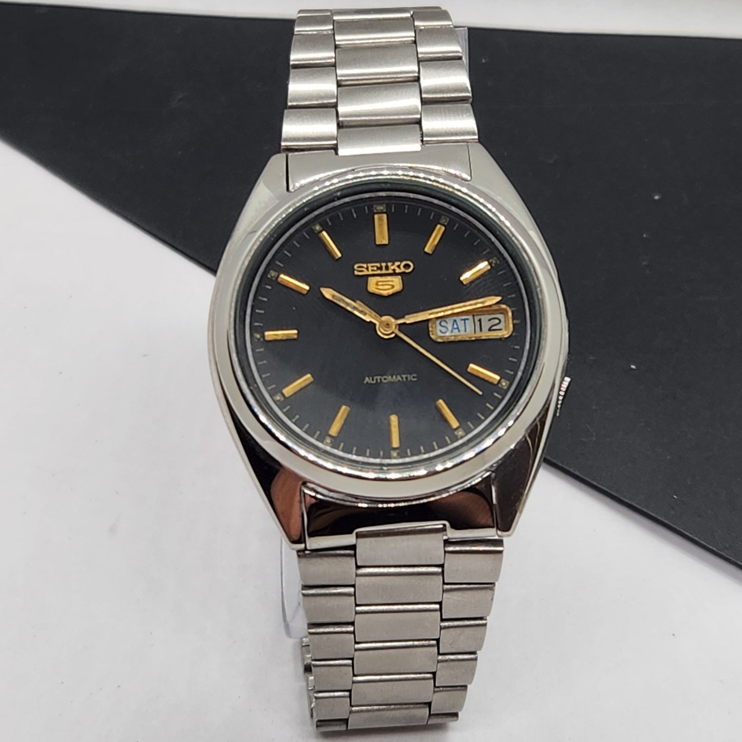 Vintage 1985 Original Seiko 5 Automatic 7009-3041 Black Face 17 Jewels Day-Date Japanese Men's Wrist Watch EG74