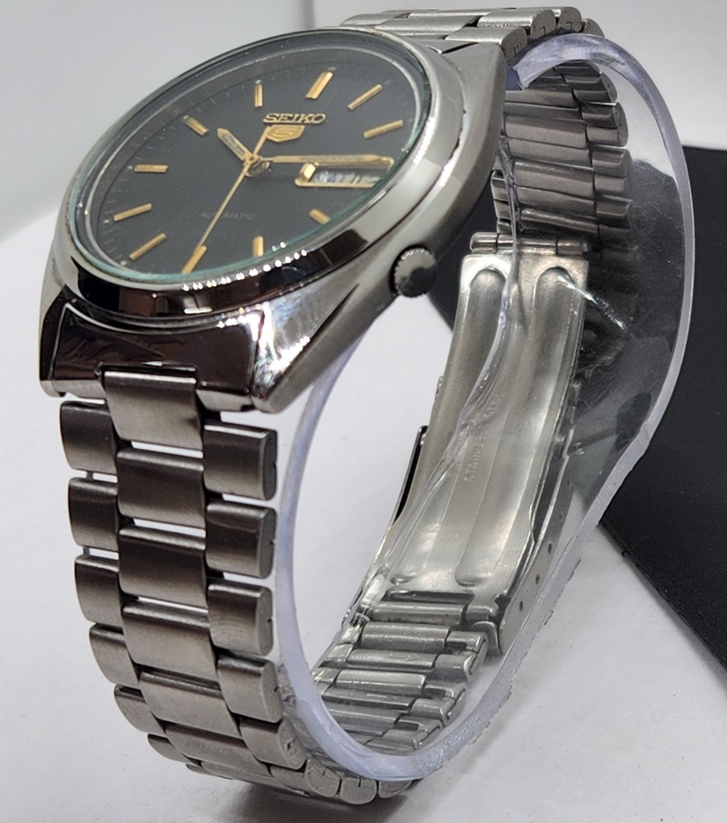 Vintage 1985 Original Seiko 5 Automatic 7009-3041 Black Face 17 Jewels Day-Date Japanese Men's Wrist Watch EG74