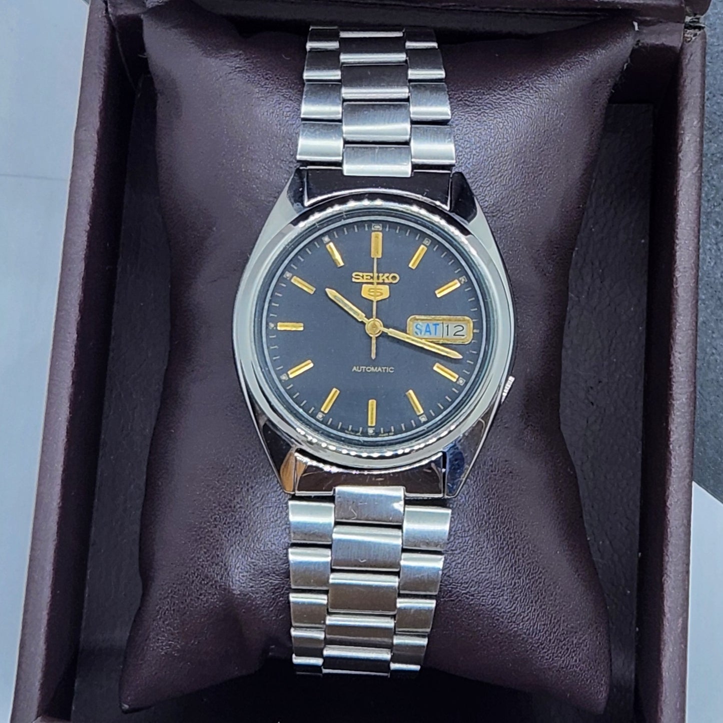 Vintage 1985 Original Seiko 5 Automatic 7009-3041 Black Face 17 Jewels Day-Date Japanese Men's Wrist Watch EG74