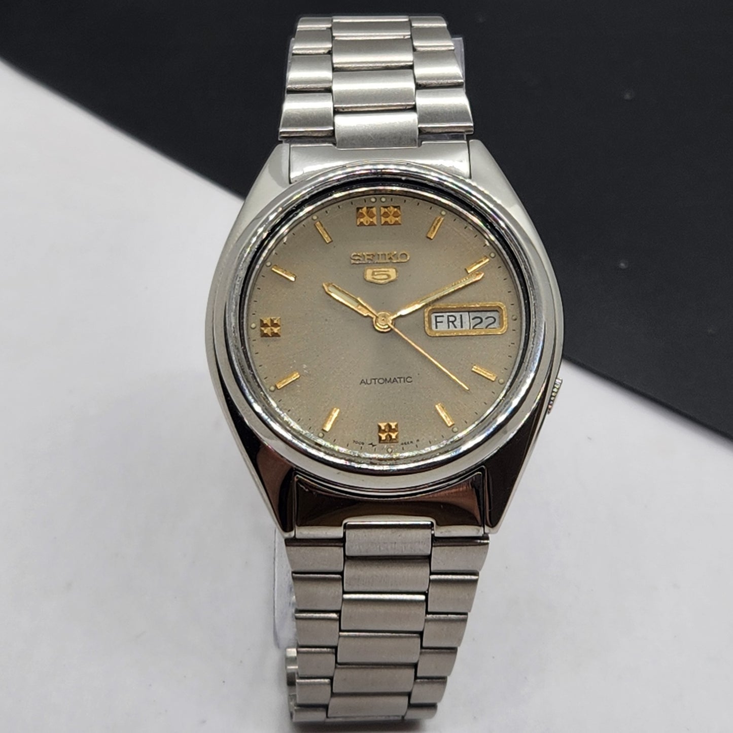 Vintage 1982 Original Seiko 5 Automatic 7009-3040 Grey Face 17 Jewels Day-Date Japanese Men's Wrist Watch EG75
