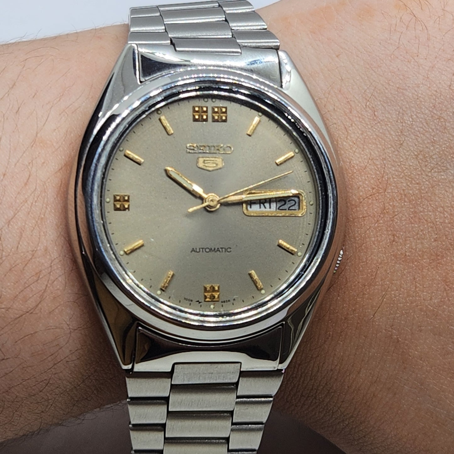 Vintage 1982 Original Seiko 5 Automatic 7009-3040 Grey Face 17 Jewels Day-Date Japanese Men's Wrist Watch EG75