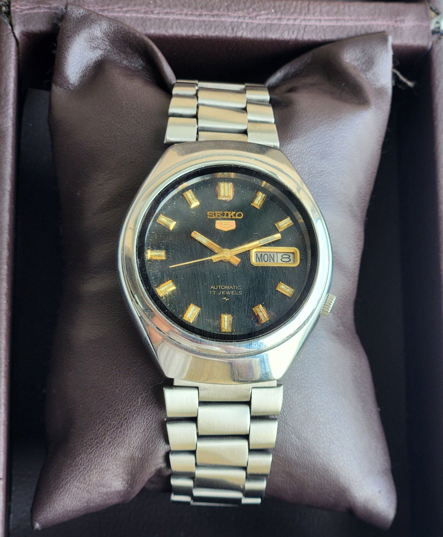 Vintage 1985 Original Seiko 5 Automatic 7009-8330 Black Face 17 Jewels Day-Date Japanese Men's Wrist Watch EG77