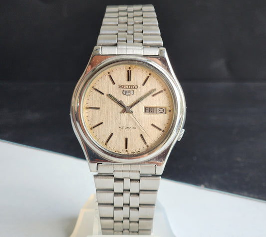 Vintage 1984 Original Seiko 5 Automatic 7009-3171 Black Face 17 Jewels Day-Date Japanese Men's Wrist Watch EG78