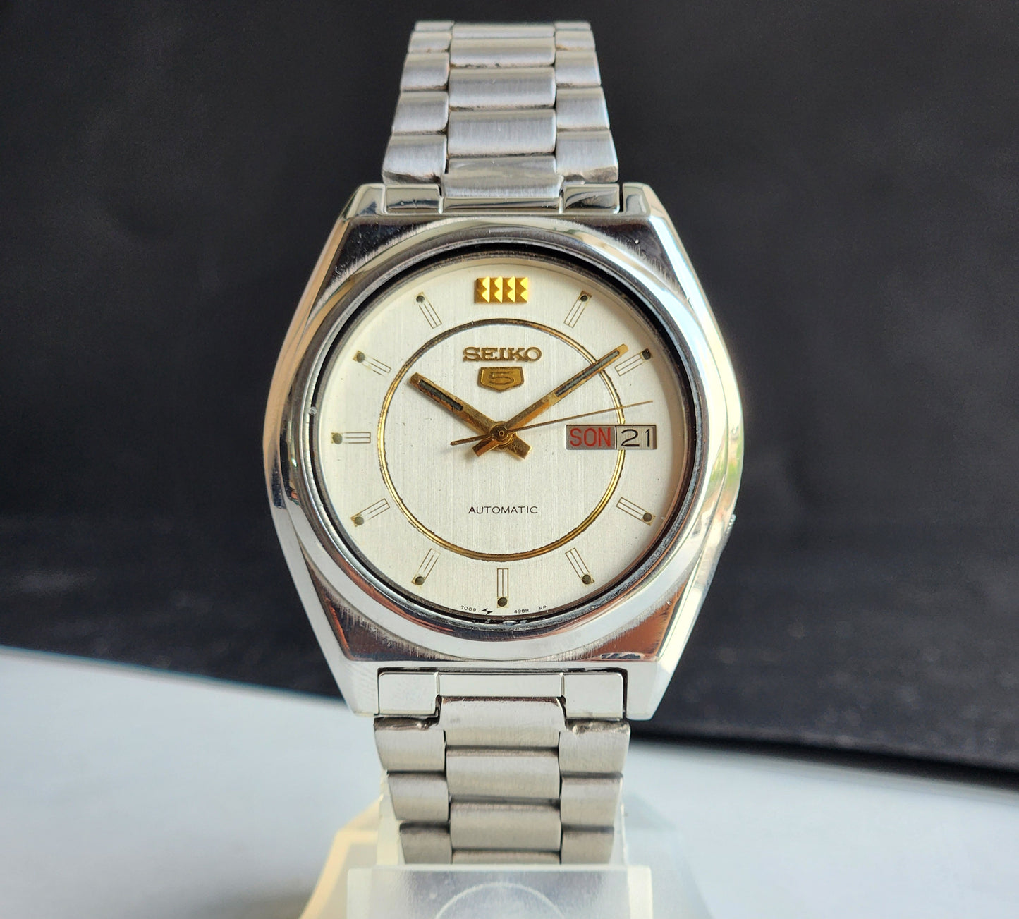 Vintage 1980 Original Seiko 5 Automatic 7009-876A White Face 17 Jewels Day-Date Japanese Men's Wrist Watch EG79