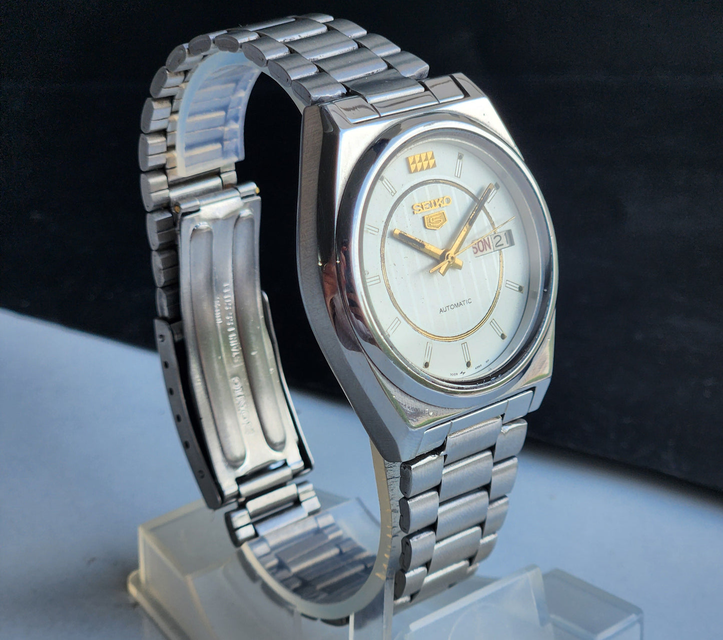 Vintage 1980 Original Seiko 5 Automatic 7009-876A White Face 17 Jewels Day-Date Japanese Men's Wrist Watch EG79