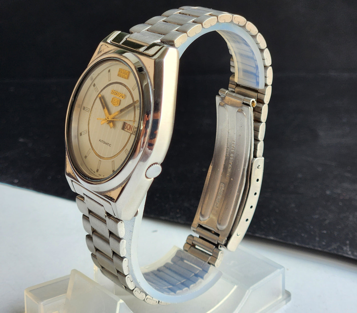 Vintage 1980 Original Seiko 5 Automatic 7009-876A White Face 17 Jewels Day-Date Japanese Men's Wrist Watch EG79