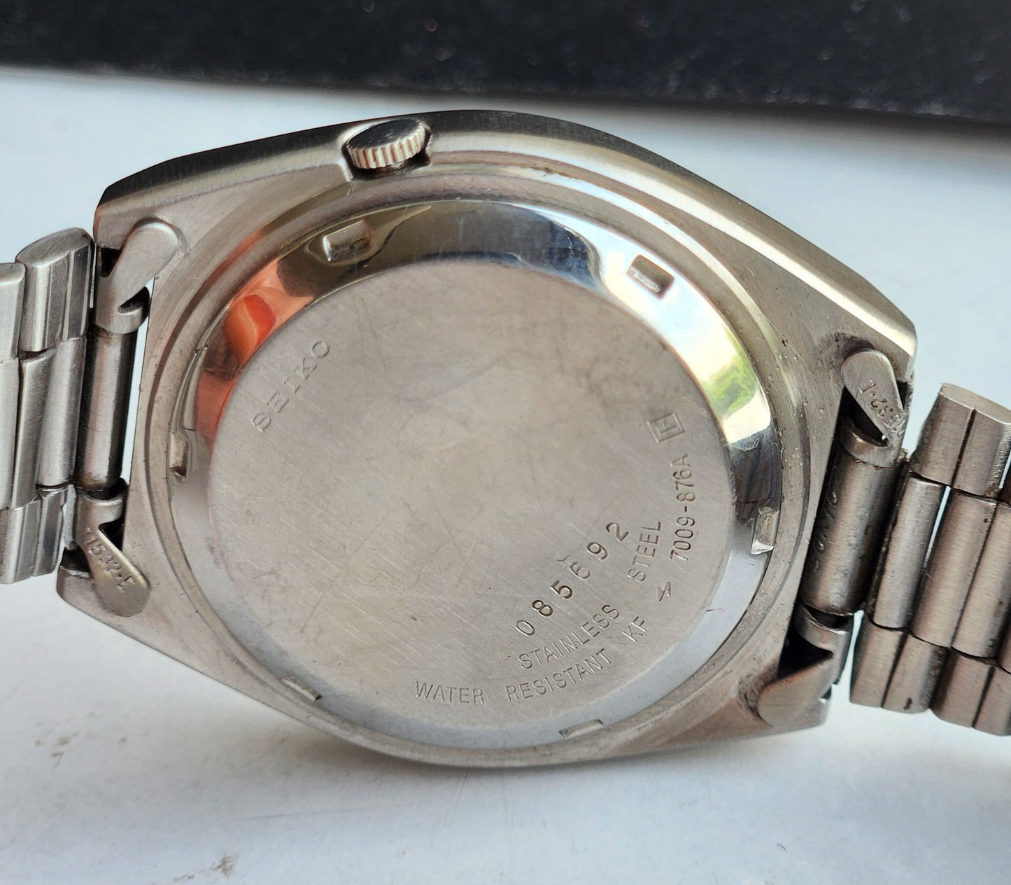 Vintage 1980 Original Seiko 5 Automatic 7009-876A White Face 17 Jewels Day-Date Japanese Men's Wrist Watch EG79